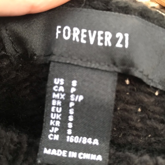 Black and white sweater from F21 - Picture 4 of 4